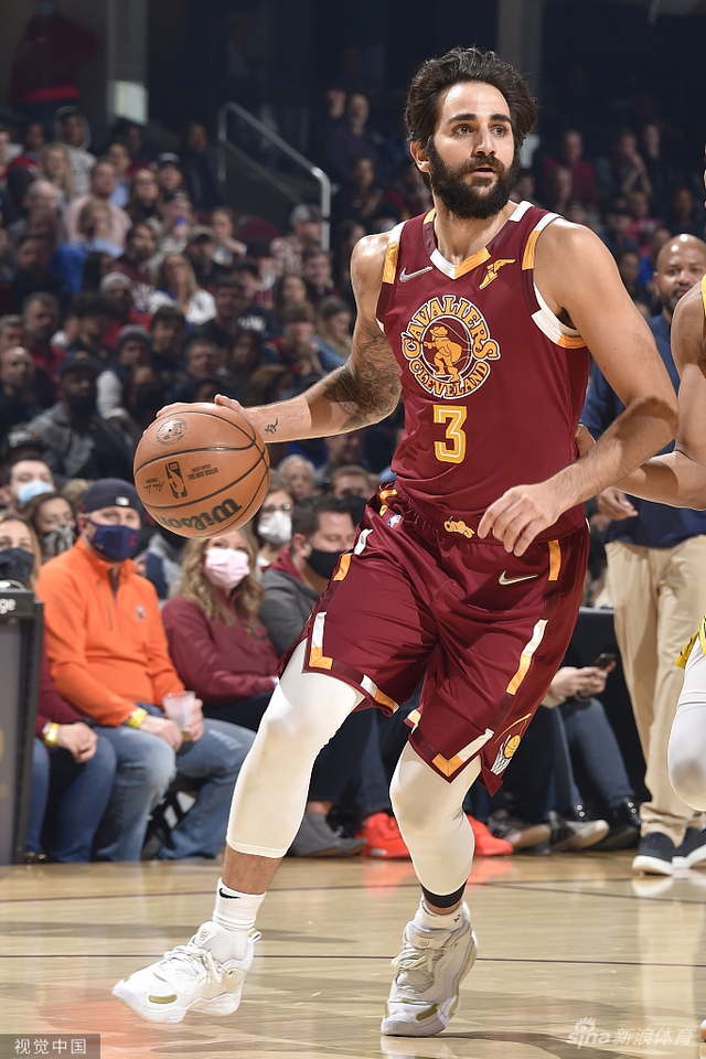 但足球是圆 但足球是圆