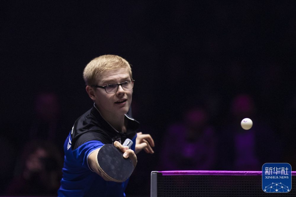 披靡的他来 披靡的他来